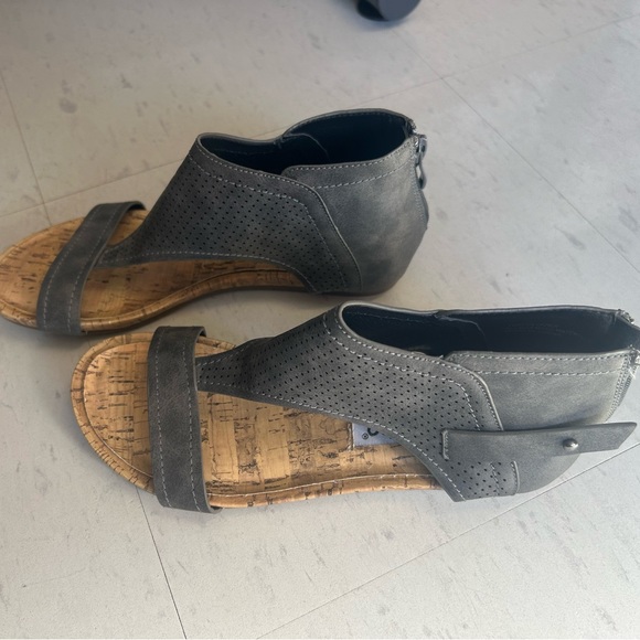 Grey gladiator style sandal - Picture 2 of 5